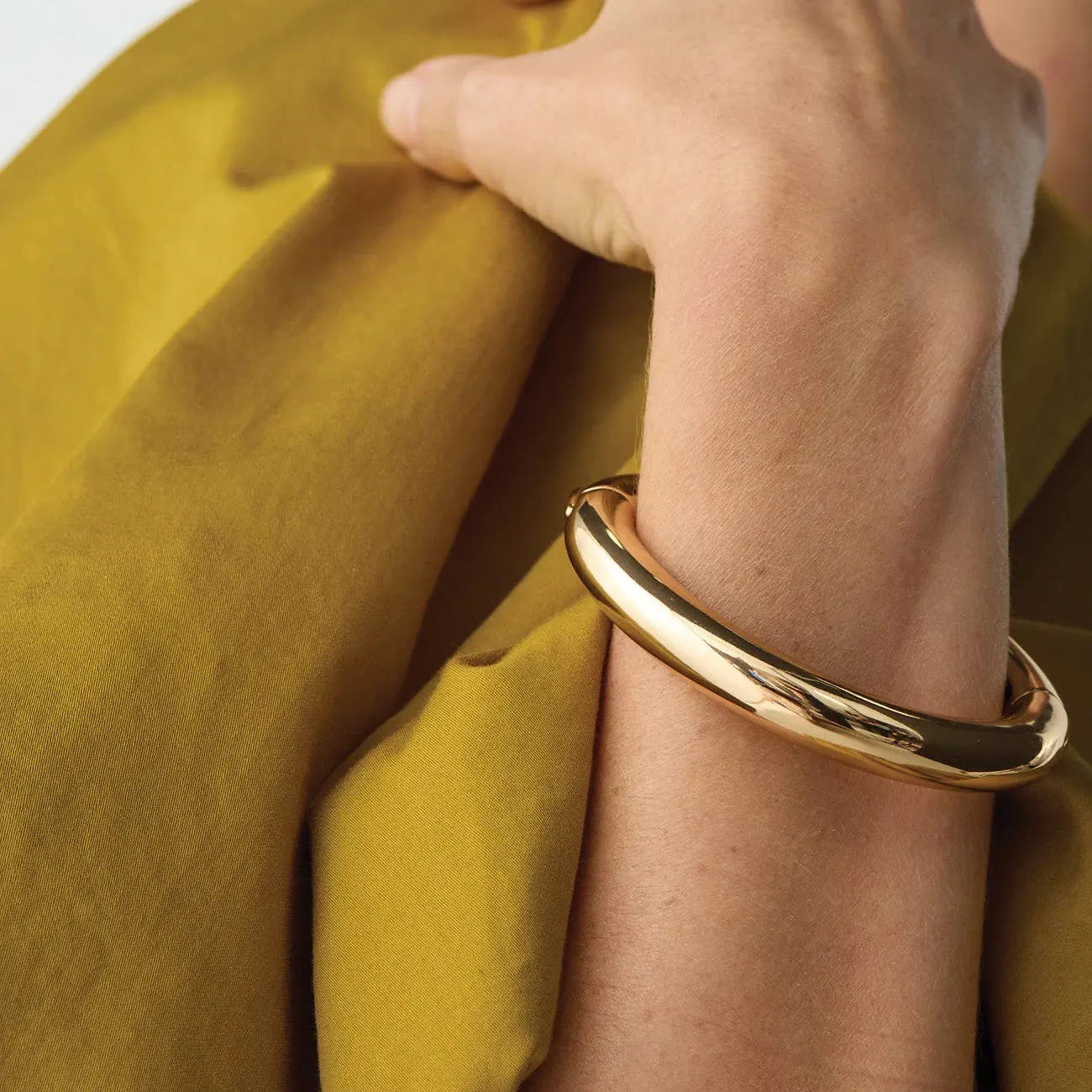 Gia Mega Bangle (Gold)