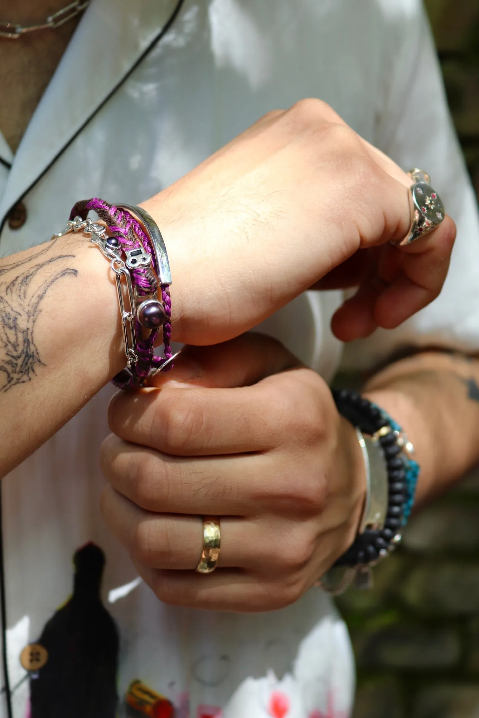Max Icon Fishtail Button Bracelet in Aubergine Fleck