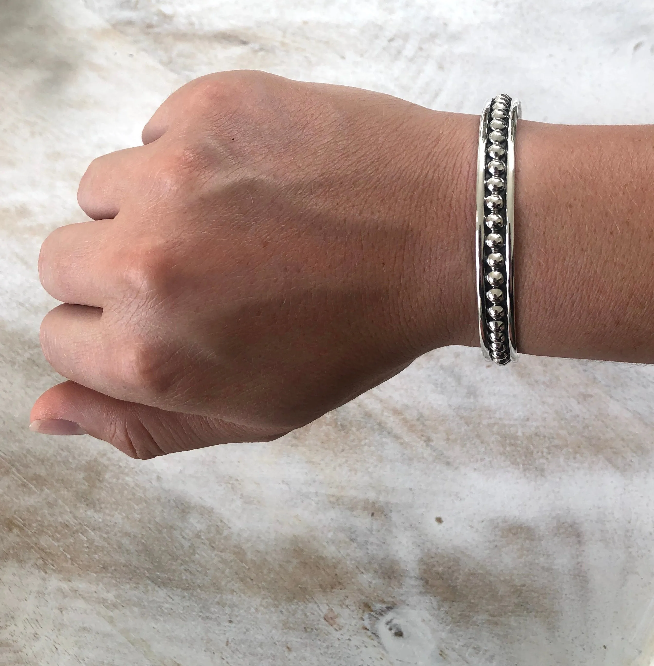 MM M5-162 OXIDIZED BEADED BANGLE BRACELET