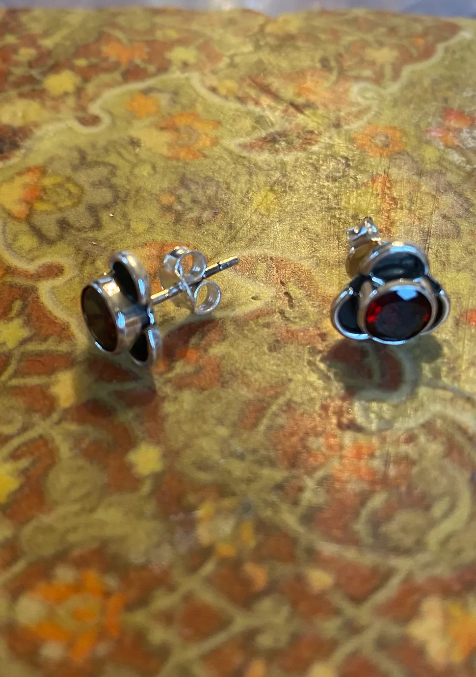 Solid Silver Garnet Stud Earrings with Triple Curve Frame
