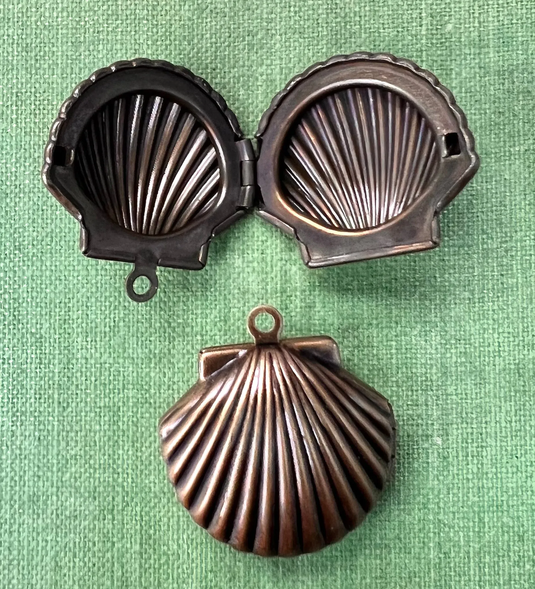 Unusual Shell Shaped Bronze Tone  2.5cm Locket