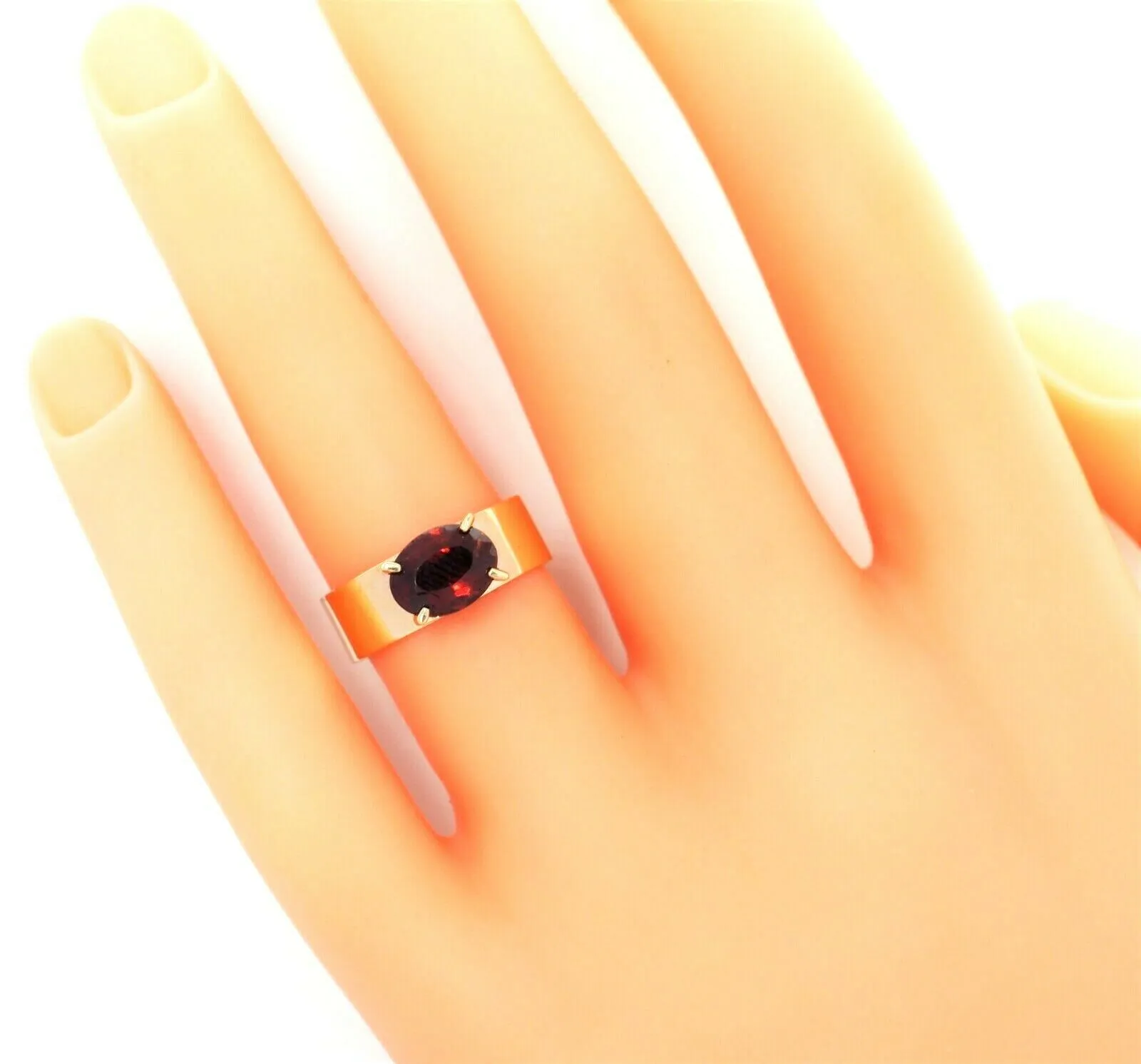 Vintage 9ct Yellow Gold Garnet Ring