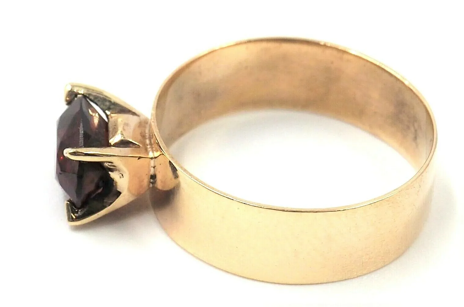 Vintage 9ct Yellow Gold Garnet Ring