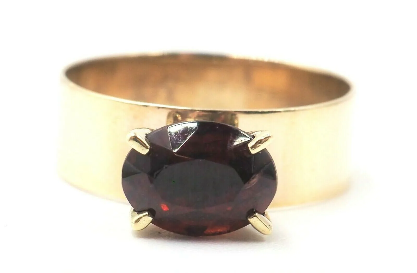 Vintage 9ct Yellow Gold Garnet Ring