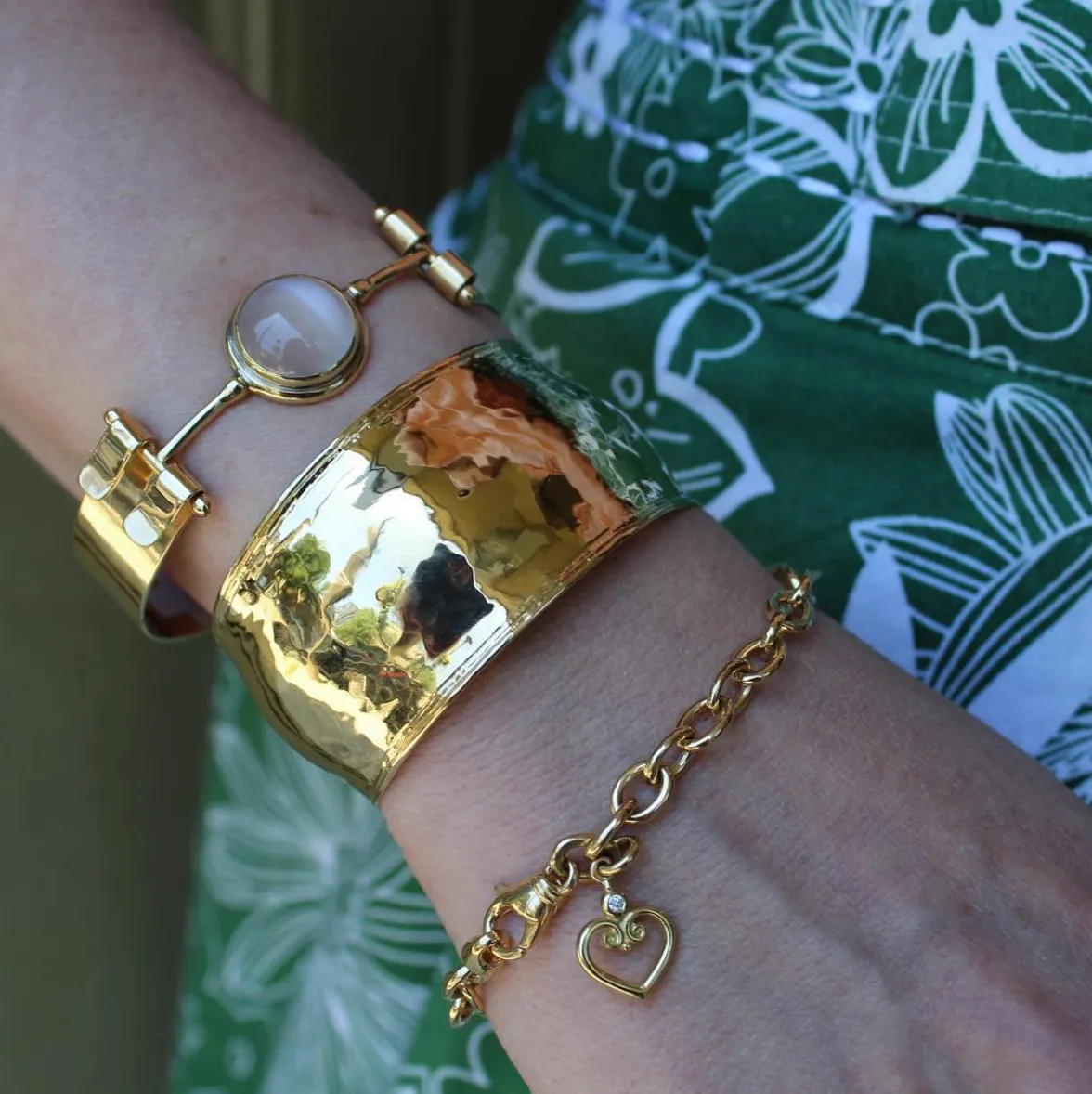 Wide Cuff Bracelet in 18K Yellow Gold with a Hand Engraved Edge