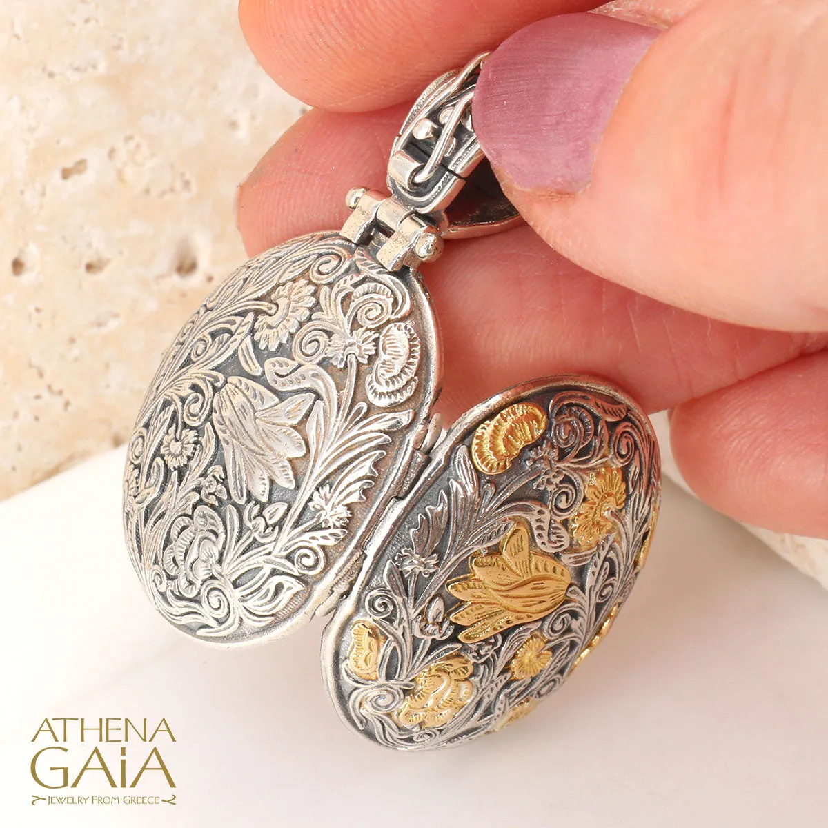 Wild Flower Oval Locket